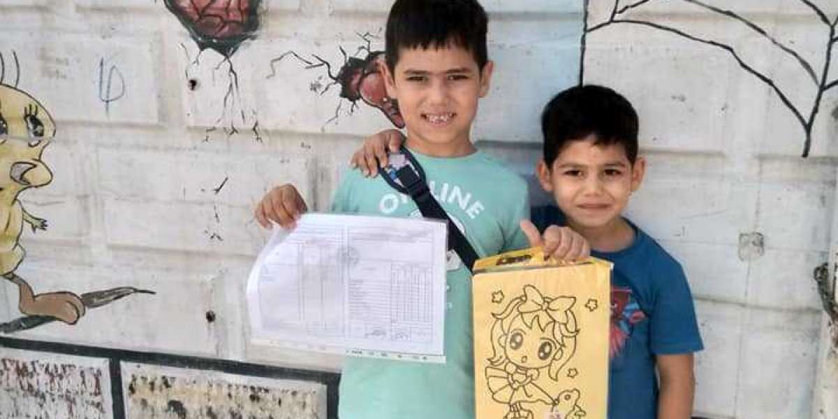 Karnelere Nasıl Bakılır? Karne Alan Çocuğa Nasıl Davranılmalı?