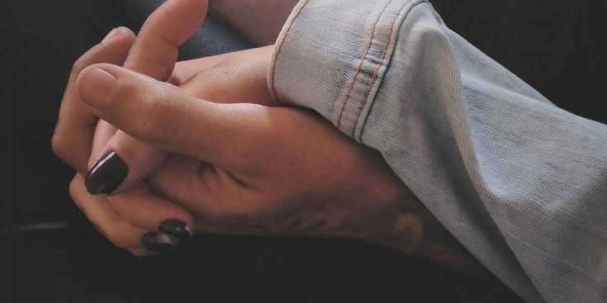 Eşine Güvenmeyen Kadın Ne Yapmalı? Güvensizlikten Kurtulmanın Yolları?