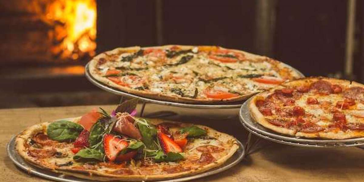 Pizzanin İcine Ne Koyulur? Evde Pizza Yapımı Tepside?